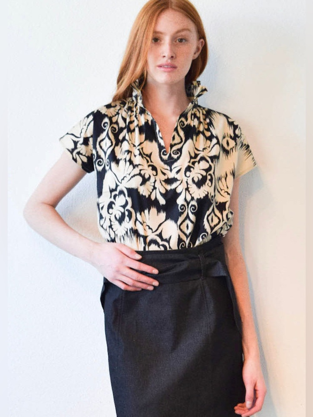 NWOT NEVER A WALLFLOWER Vicki Short Sleeve Top in Damask Sz M